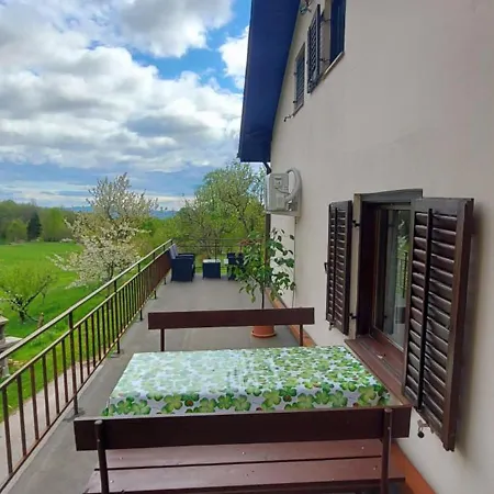 Podgozd House Trnovo