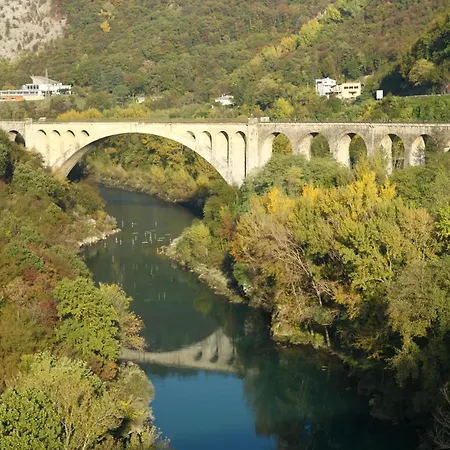 Podgozd House * Trnovo
