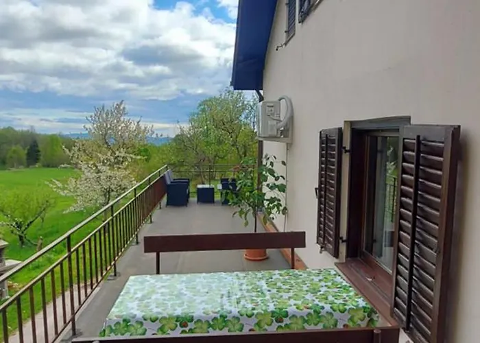 Podgozd House Trnovo